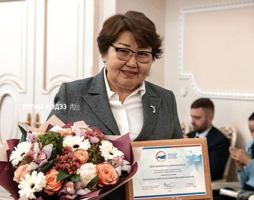 Хэл бичгийн ухааны монголын анхны эмэгтэй доктор Ц.Саранцацрал